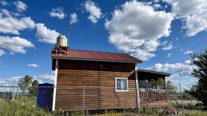 Cabaña de madera con terraza en terreno campestre al sur poniente de Aguascalientes