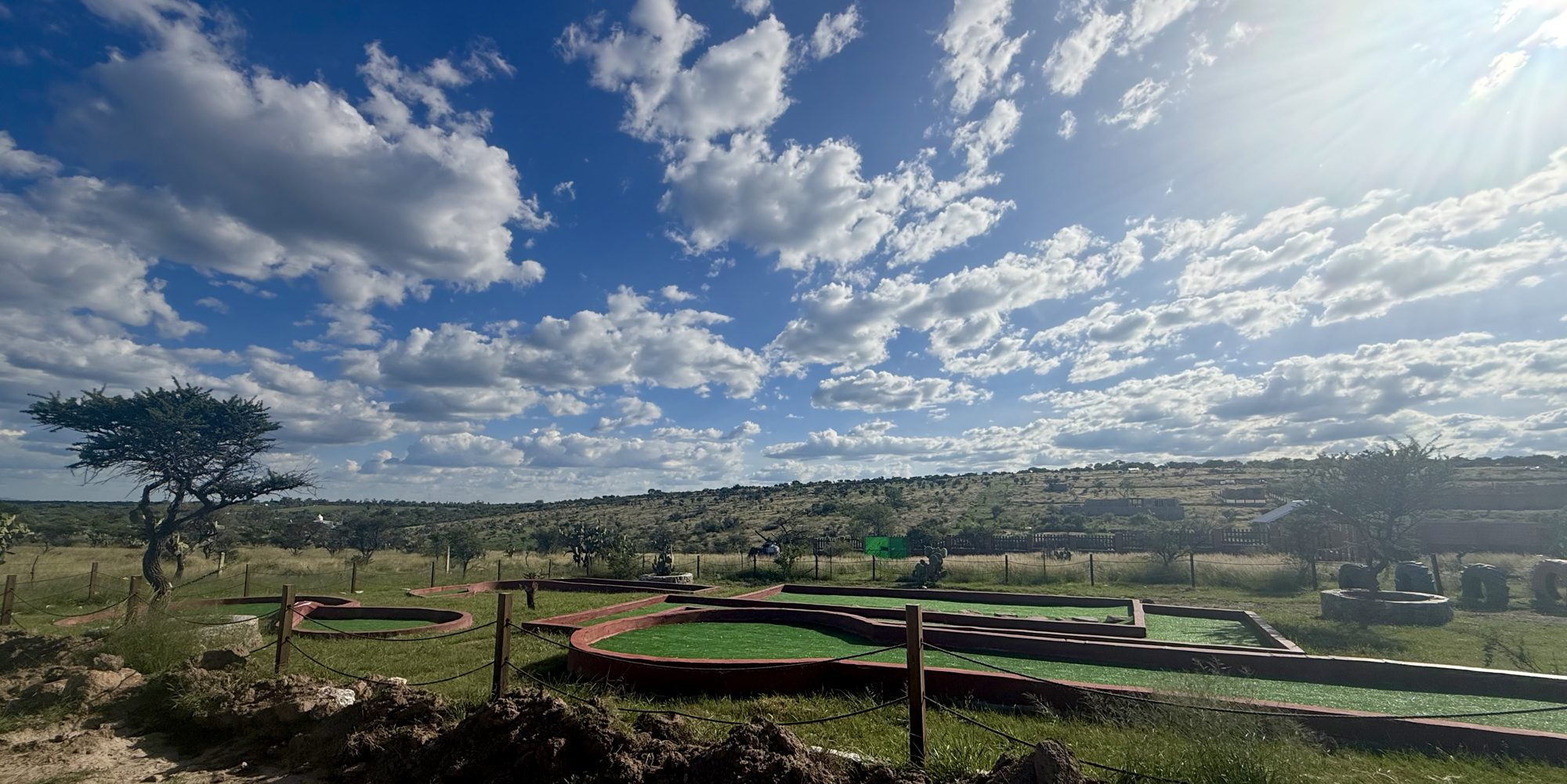 Mini golf terminado en desarrollo de terrenos campestres en Aguascalientes